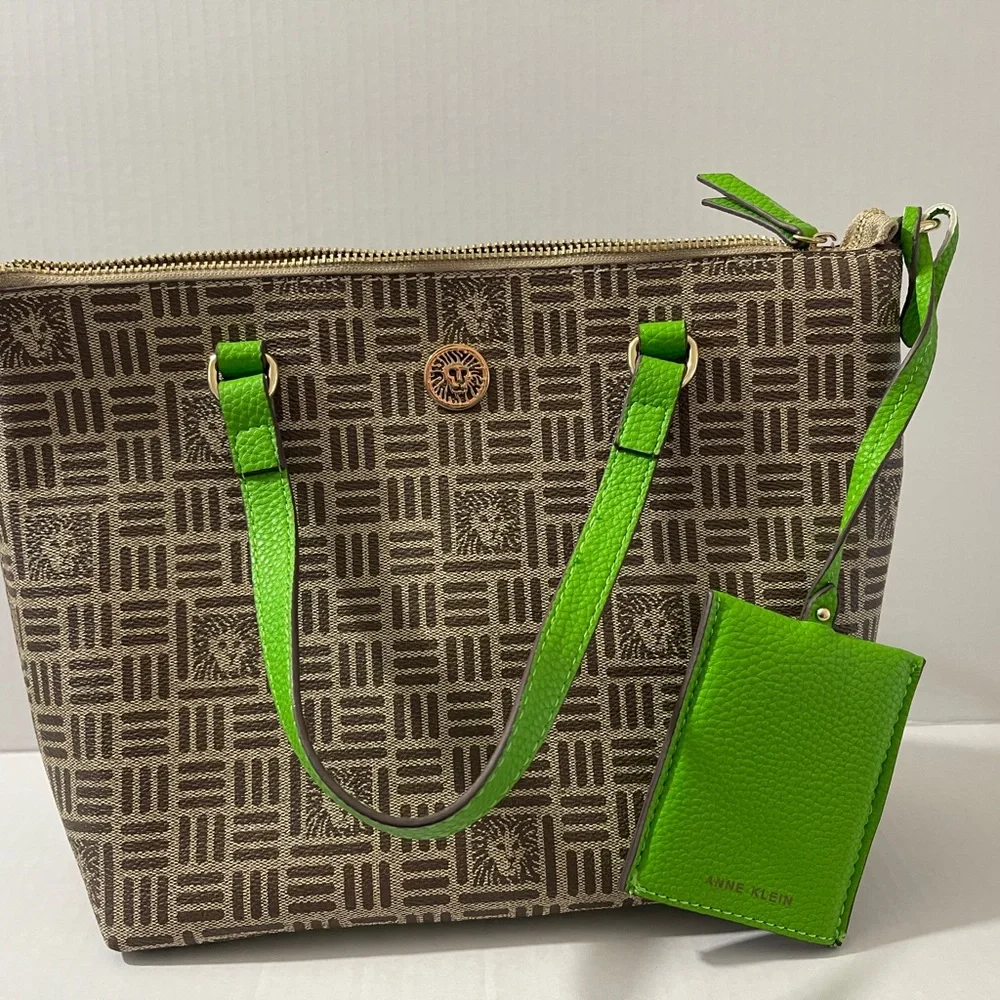 Anne Klein‎ Monogram Tote w/ Green Trim & ID Wallet | Zip Top